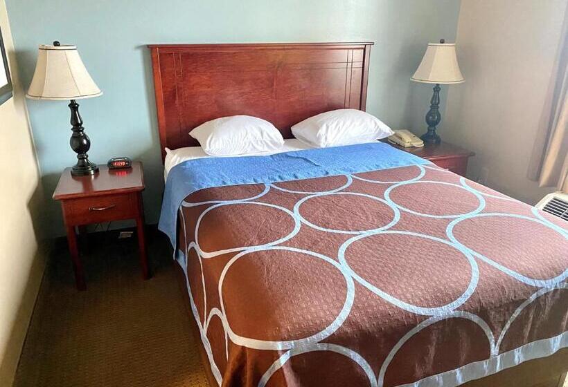 ジュニアスイート, Super 8 By Wyndham Edmonton South