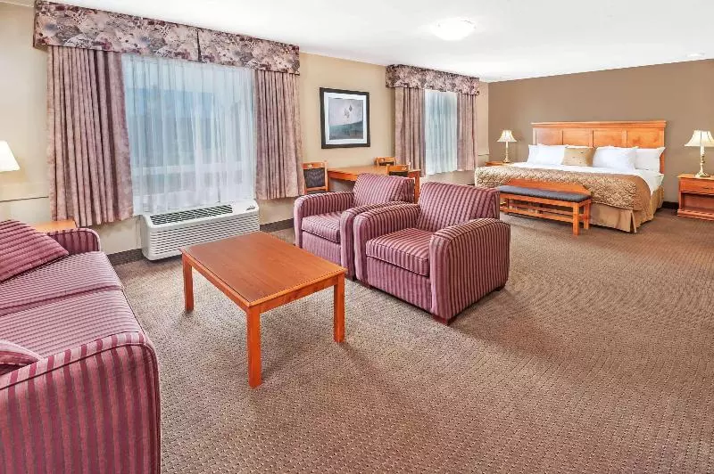 سوئیت با تخت بزرگ, Super 8 By Wyndham Edmonton South