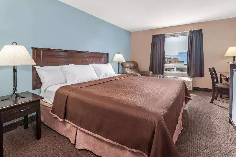 اتاق استاندارد با تخت بزرگ, Super 8 By Wyndham Edmonton South
