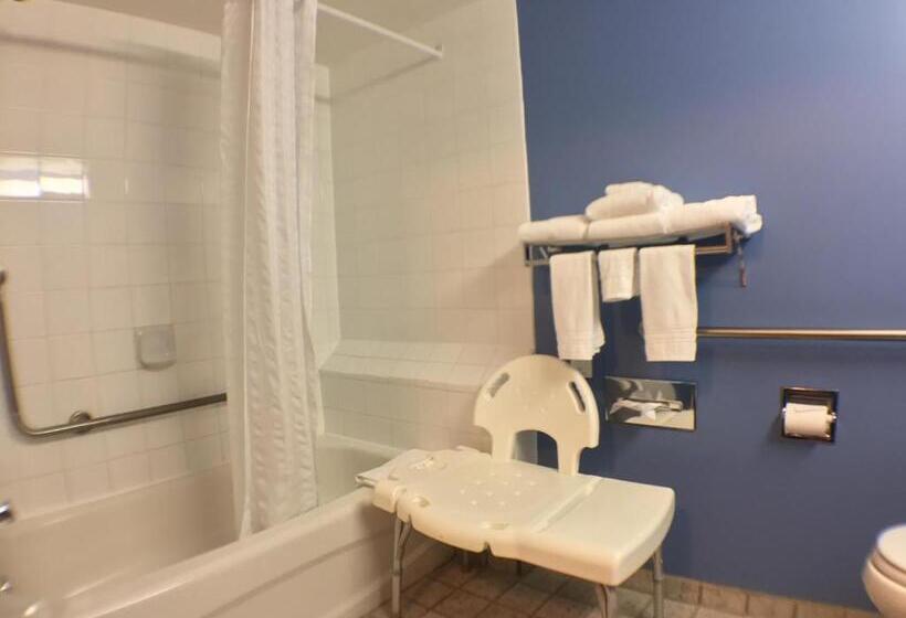 장애인을 위한 킹사이즈 침대 스탠다드 룸, Super 8 By Wyndham Fort Frances