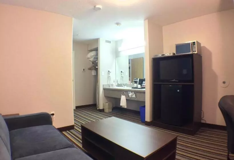 キングサイズベッドのデラックススイート, Super 8 By Wyndham Fort Frances