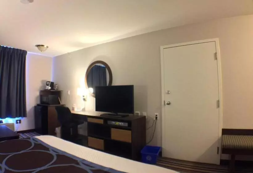 キングサイズベッドのデラックスルーム, Super 8 By Wyndham Fort Frances