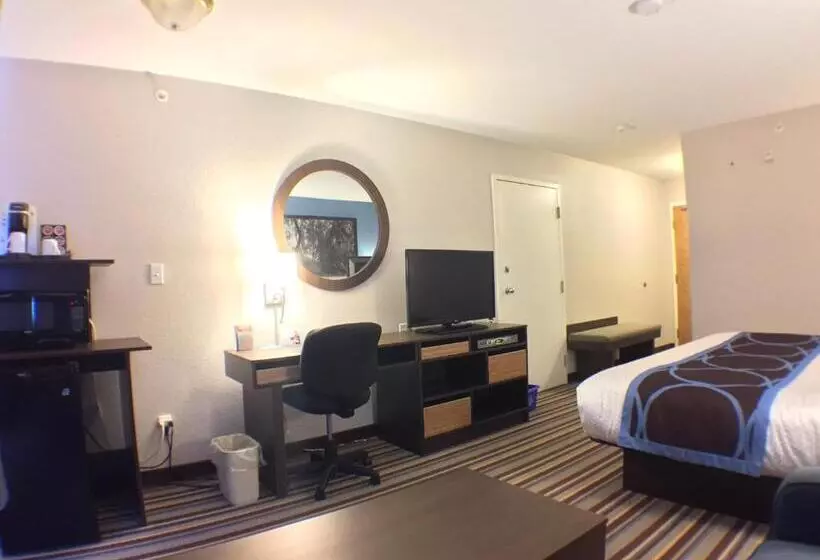 キングサイズベッドのデラックスルーム, Super 8 By Wyndham Fort Frances