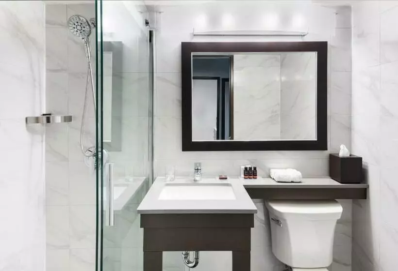 スイート, Ottawa Embassy Hotel & Suites