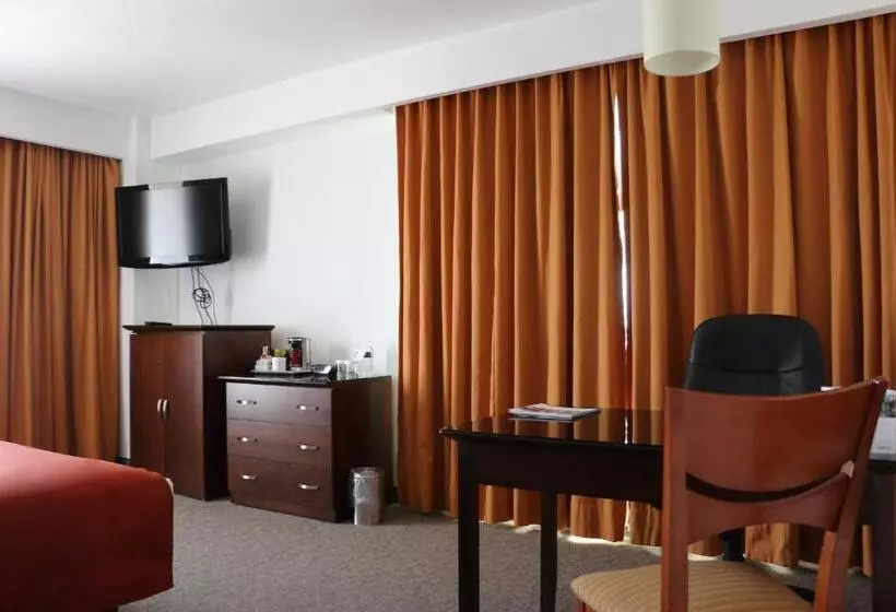 キングサイズベッドのスタンダードルーム, Radisson Poliforum Plaza Hotel Leon