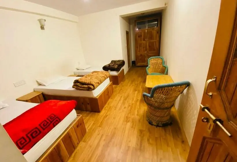 اتاق لوکس سه تخته, Madpackers Manali