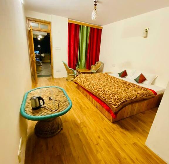 デラックスルーム, Madpackers Manali