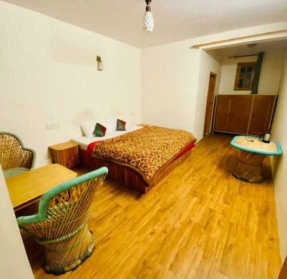 デラックスルーム, Madpackers Manali