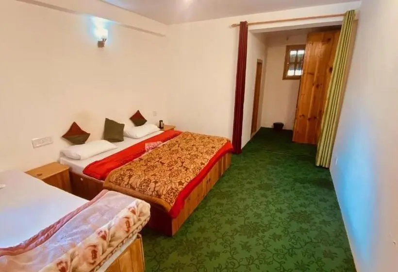 اتاق لوکس سه تخته, Madpackers Manali