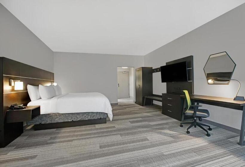 带大床的套房, Holiday Inn Express   Milwaukee Downtown, An Ihg
