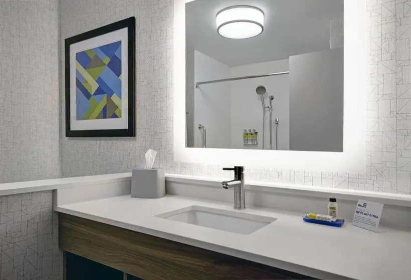 キングサイズベッドのスイートルーム, Holiday Inn Express   Milwaukee Downtown, An Ihg
