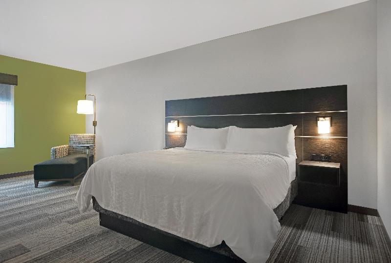 장애인을 위한 스위트, Holiday Inn Express Milwaukee Downtown, An Ihg