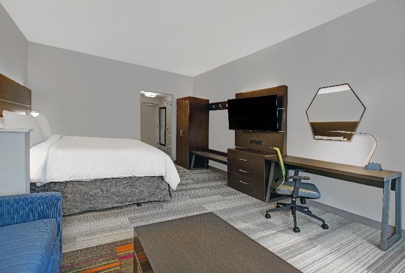 장애인을 위한 스위트, Holiday Inn Express Milwaukee Downtown, An Ihg
