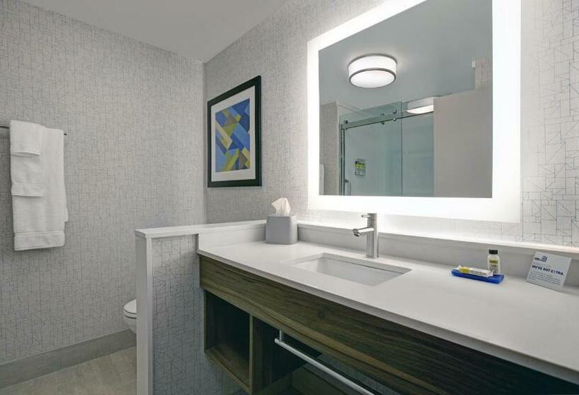 带大床的标准间, Holiday Inn Express   Milwaukee Downtown, An Ihg
