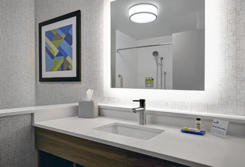 带大床的套房, Holiday Inn Express   Milwaukee Downtown, An Ihg