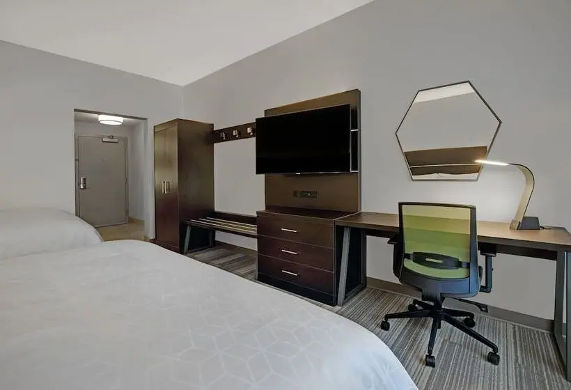身障者適用スイートルーム, Holiday Inn Express   Milwaukee Downtown, An Ihg