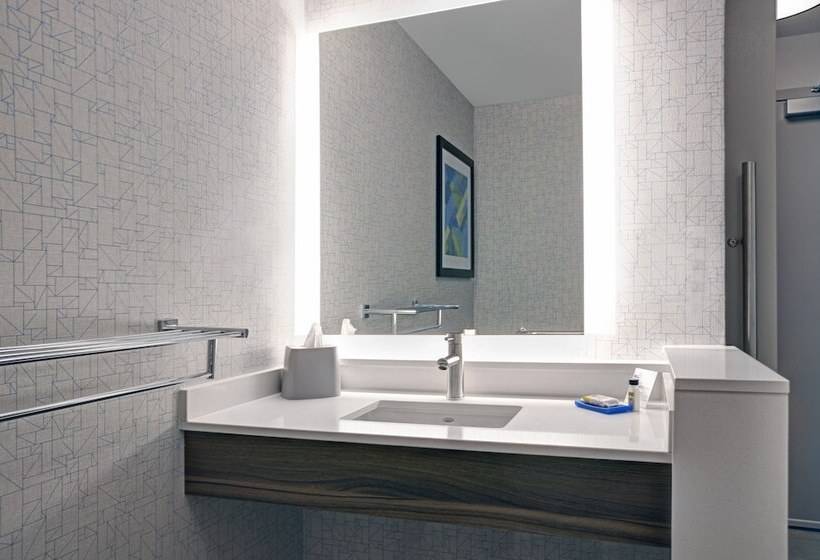 جناح, Holiday Inn Express   Milwaukee Downtown, An Ihg