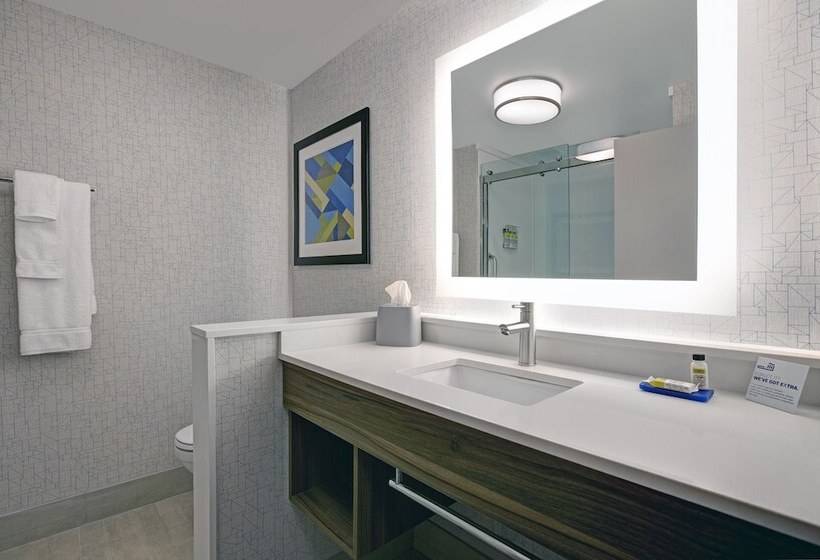 חדר סטנדרט, Holiday Inn Express Milwaukee Downtown, An Ihg