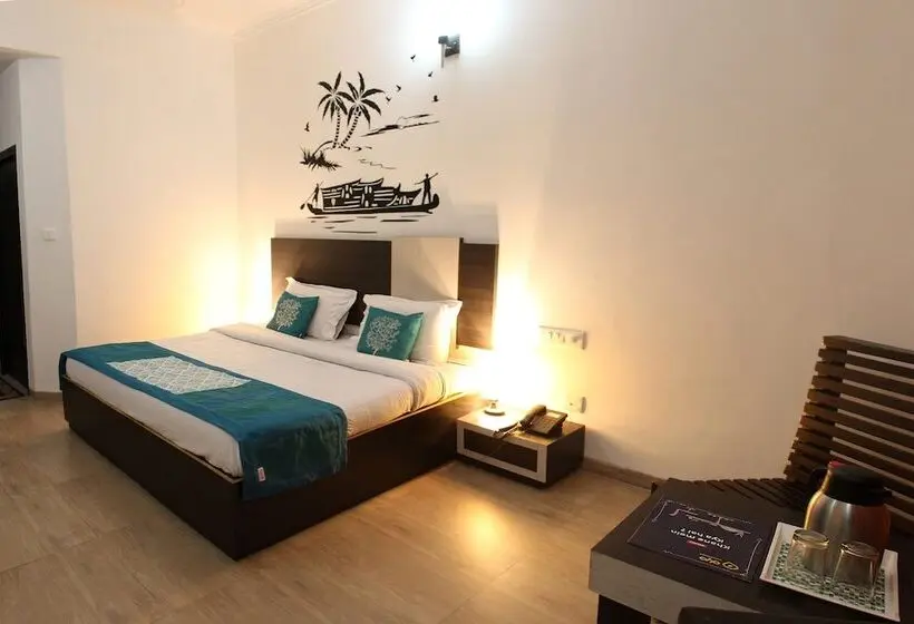 デラックスルーム, Vatika   The Riverside Resort