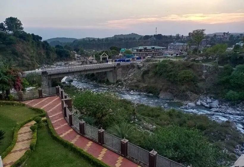 デラックスルーム, Vatika   The Riverside Resort