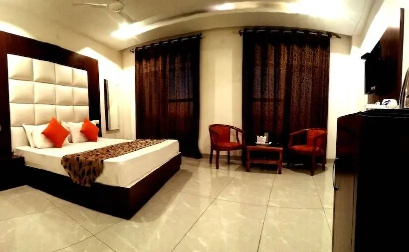 スーペリアールーム, Vatika   The Riverside Resort