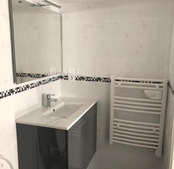 디럭스 룸 킹사이즈 침대, Le Nid Du Franc