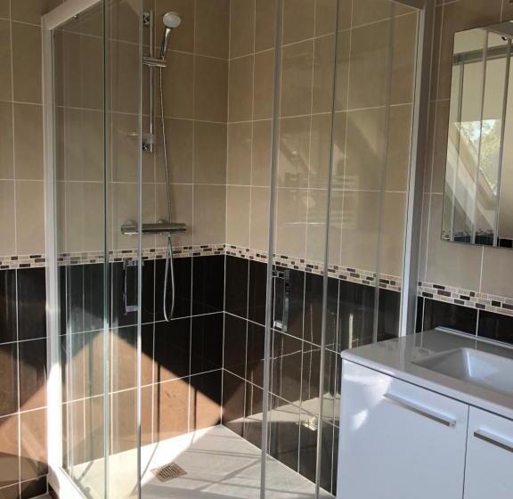 스탠다드 룸 킹사이즈 침대, Le Nid Du Franc