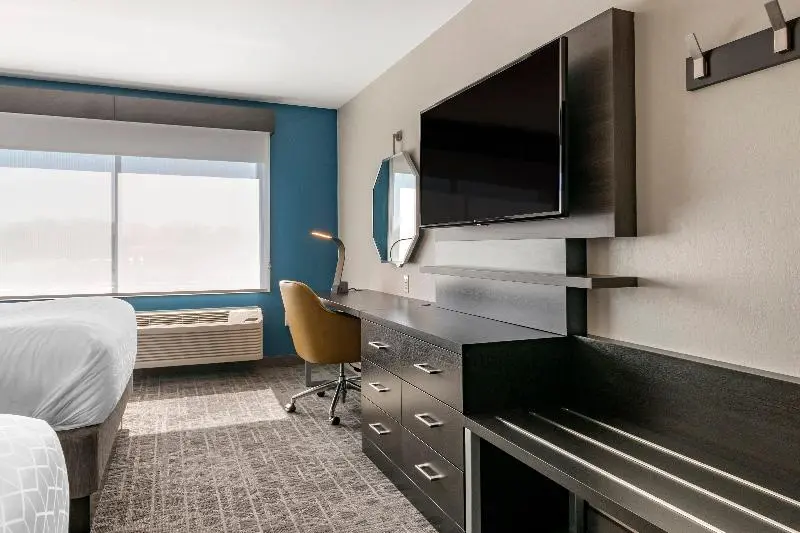 キングサイズベッドのスイートルーム, Holiday Inn Express & Suites   Carlisle Southwest I 81, An Ihg
