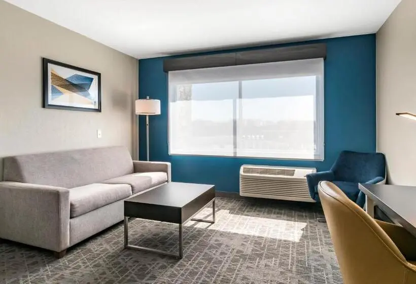 身障者適用スイートルーム, Holiday Inn Express & Suites   Carlisle Southwest I 81, An Ihg