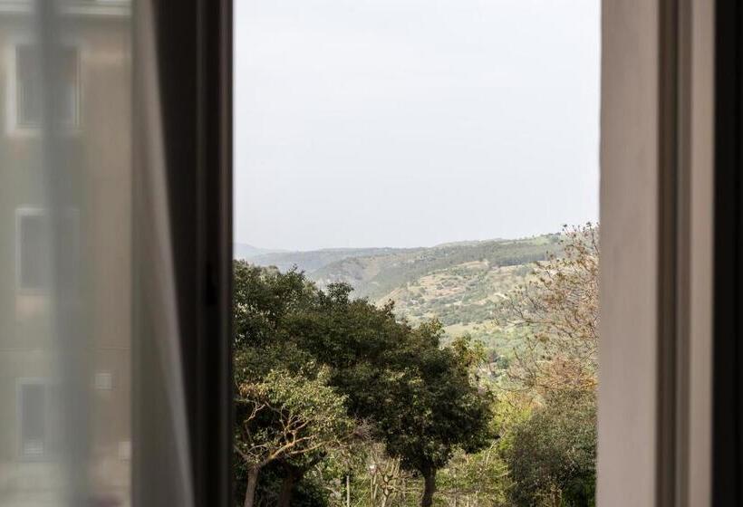 带山景的复式房间, Aura  Guest House Iblea