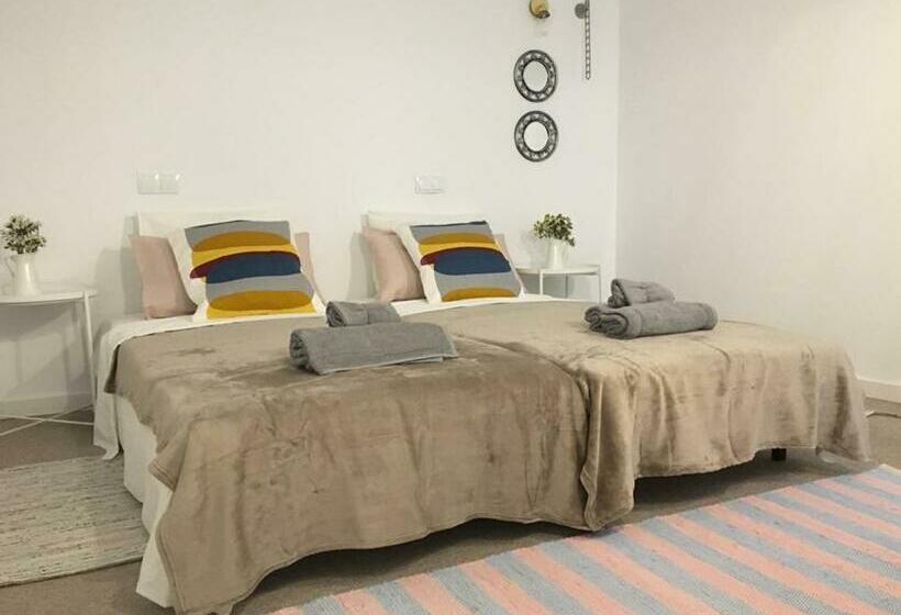 اتاق استاندارد با سرویس بهداشتی مشترک, Hola Hostel Alicante