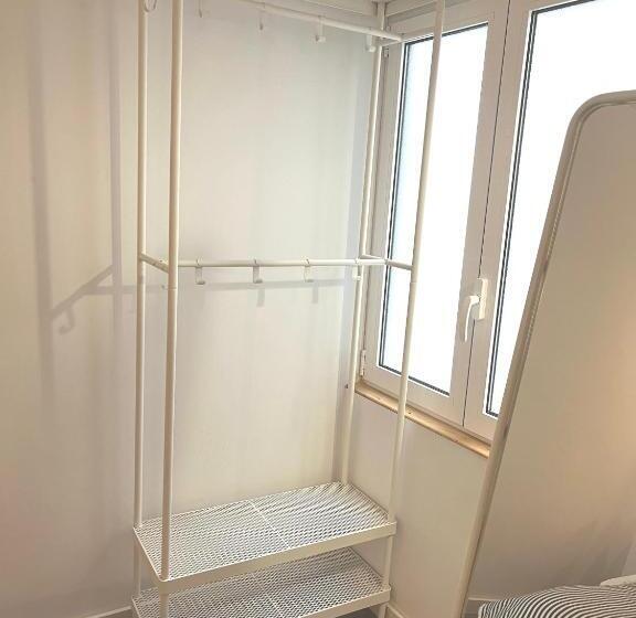 اتاق استاندارد با سرویس بهداشتی مشترک, Hola Hostel Alicante