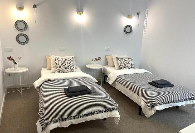 스탠다드 룸 공동 욕실, Hola Hostel Alicante