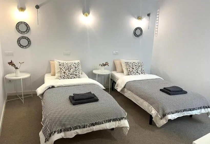 اتاق استاندارد با سرویس بهداشتی مشترک, Hola Hostel Alicante