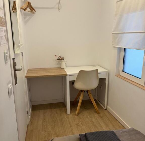 اتاق استاندارد یک نفره, Hola Hostel Alicante