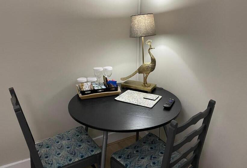 غرفة ديلوكس, Peacock Guest House