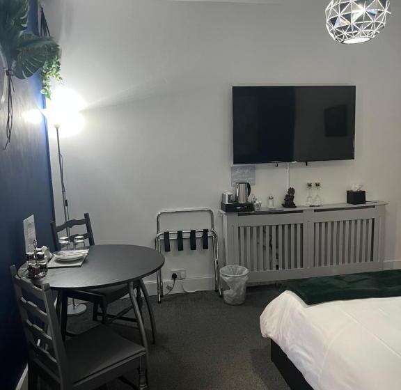 غرفة ديلوكس, Peacock Guest House