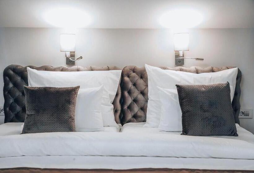 اتاق لوکس سه تخته, S Club Resort Hotel Aqua Park And Spa