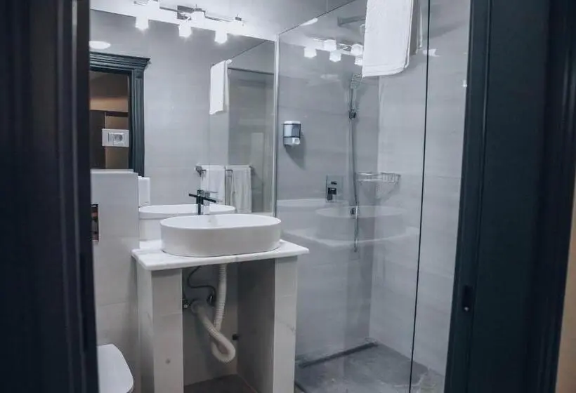 اتاق لوکس سه تخته, S Club Resort Hotel Aqua Park And Spa