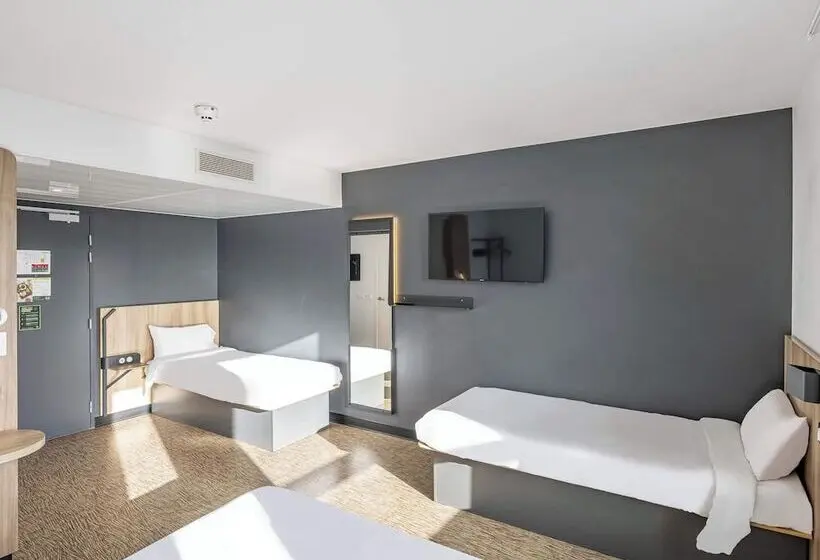 Standard Neljän Hengen Huone, B&b Hotel Bordeaux Bassins à Flot 3 étoiles