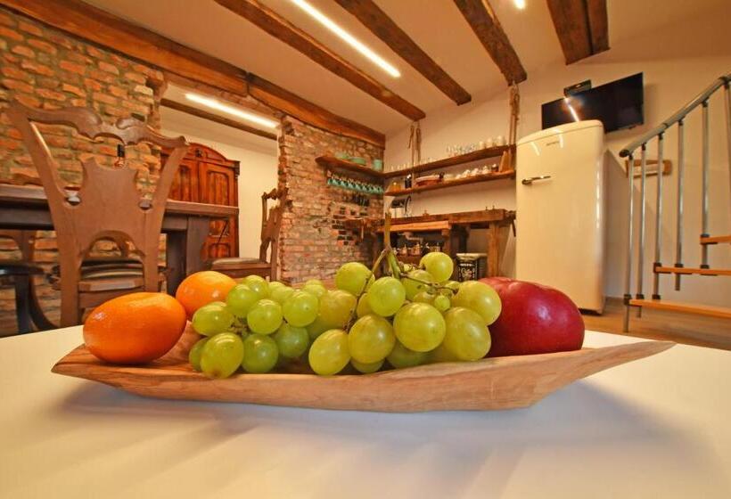 آپارتمان دوبلکس 1 خوابه, Hiša Stare Mame