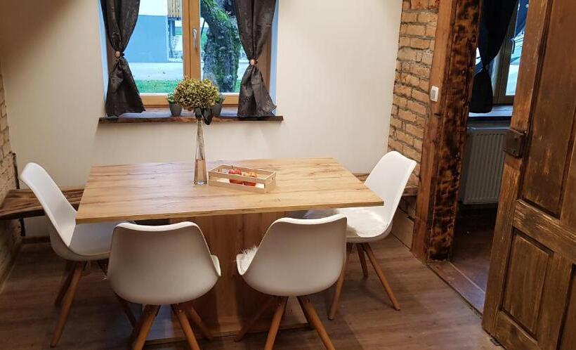 آپارتمان 1 خوابه همکف, Hiša Stare Mame