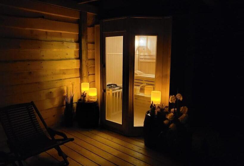 اتاق اکونومی, Hiša Stare Mame