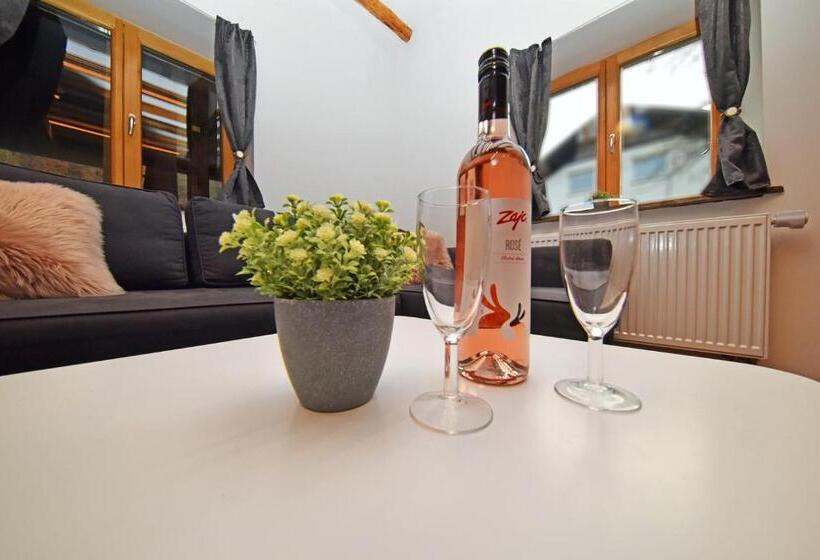 آپارتمان 1 خوابه همکف, Hiša Stare Mame