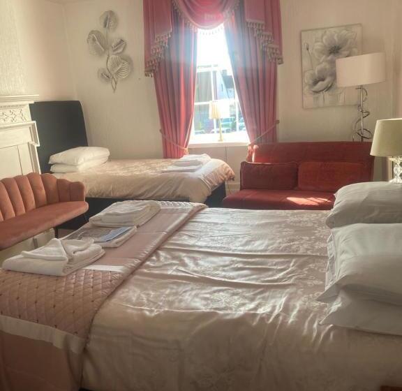 패밀리 룸, Parlors Hall