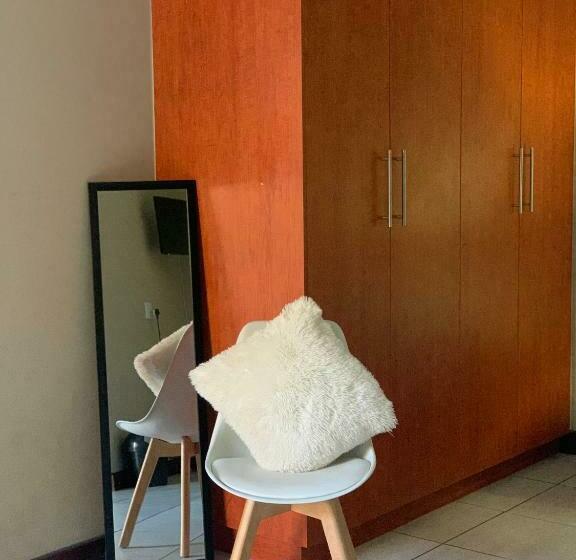 디럭스 룸, Bread & Barrel Eureka Kimberley