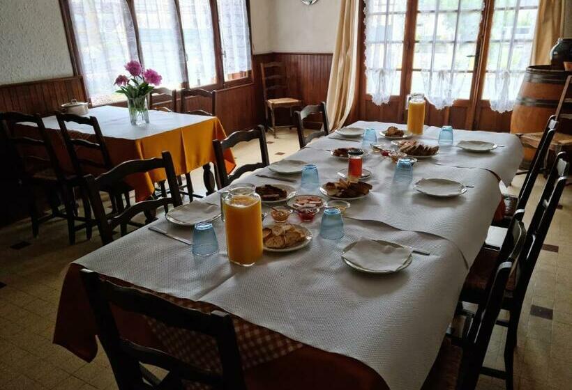 غرفة قياسية مطلّة علي الحديقة, Au Pont De La Ginéze