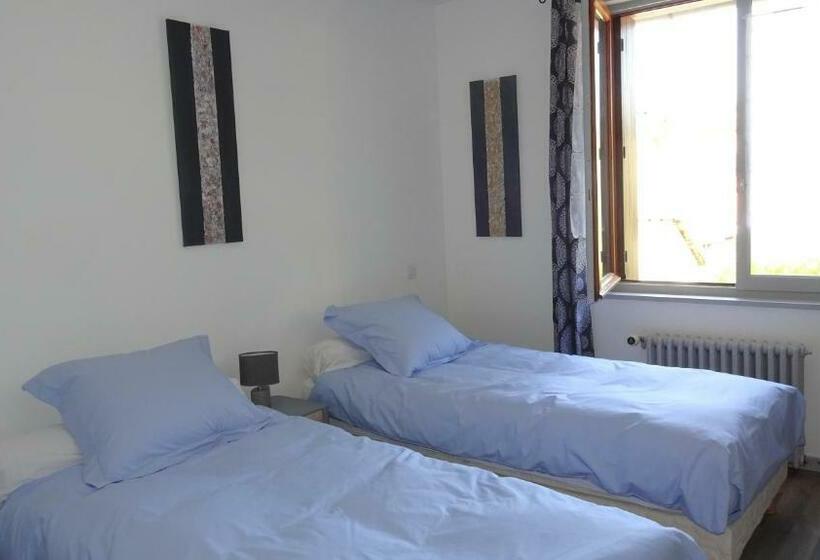 غرفة قياسية مطلّة علي الحديقة, Au Pont De La Ginéze