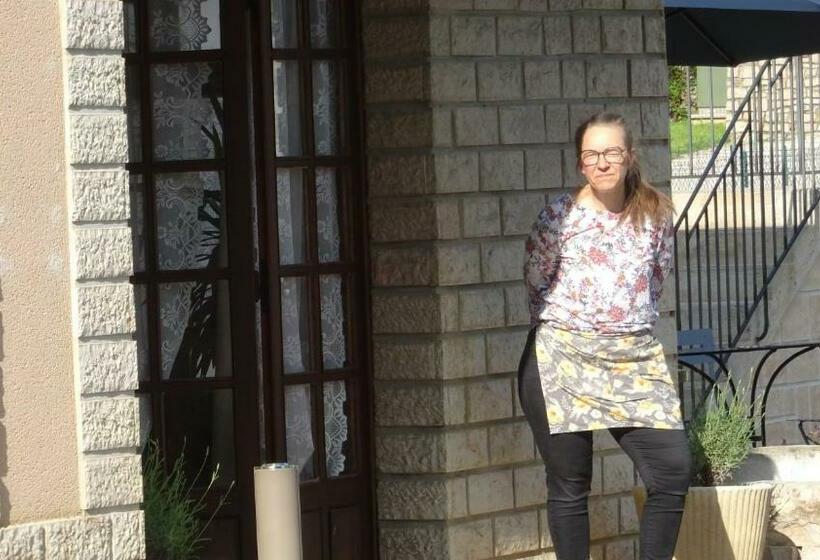 غرفة قياسية ثلاثية, Au Pont De La Ginéze