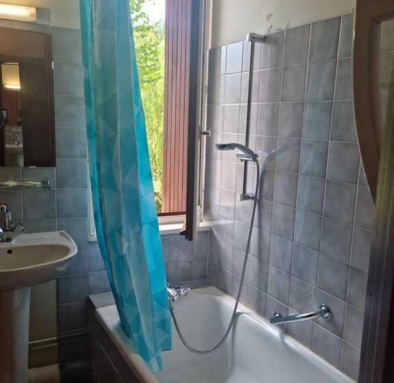 غرفة قياسية ثلاثية, Au Pont De La Ginéze